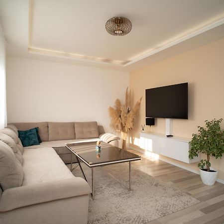 הוילה מוסטר Skywalk House מראה חיצוני תמונה